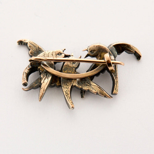 Broche Broche Hirondelles fin XIXe en or jaune et argent, diamants 58 Facettes FOU09783