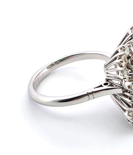 Bague 57 Bague vintage en or blanc avec une aigue-marine centrale et des diamants 58 Facettes