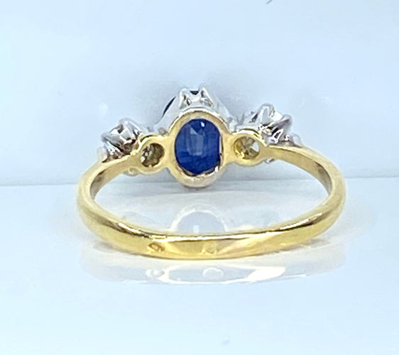 Bague 55 Bague en or jaune 18 carats : saphir épaulé de 2 diamants 58 Facettes AB549