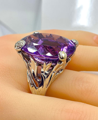 Bague 60 DIOR - Bague or blanc, grand modèle MISS DIOR, améthyste et diamants 58 Facettes AB638