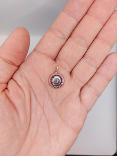 Pendentif Pendentif cible art deco or jaune 18k diamant taille ancienne et rubis (circa 1920) 58 Facettes A05894