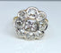 Bague Importante bague marguerite en or 18 carats et diamants 58 Facettes AB338