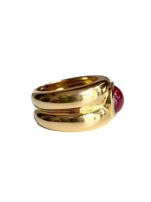 Belangrijke ring, in geel goud en robijn