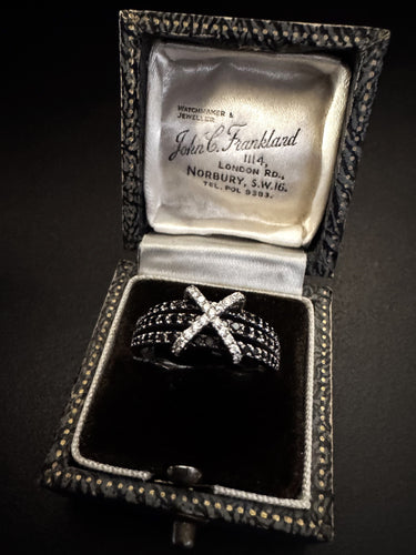 Bague 54 Bague diamant noir et blanc. 58 Facettes