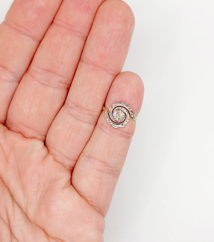 Bague 43 Bague tourbillon antique en or 18k et platine, diamant ancien 0,30 ct et roses 58 Facettes A06352