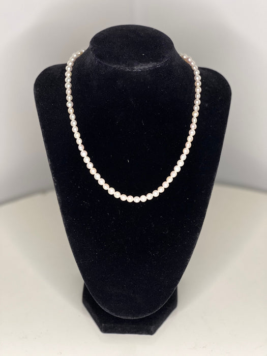 Cultured pearl necklace Silver clasp