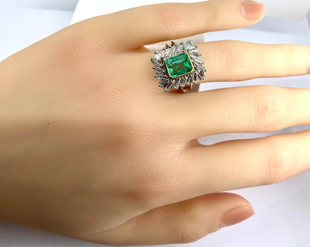 Bague 51 Bague en or jaune et platine, émeraude et diamants baguettes 58 Facettes AB619