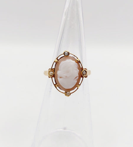Bague 48 Bague antique or jaune 18k camée sur coquille et de petites perles 58 Facettes A03122
