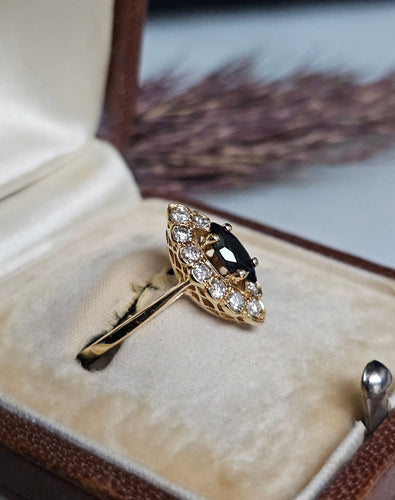 Bague 52.5 Bague marquise saphir et diamants en or jaune 18 carats 58 Facettes 706