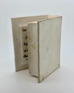 Pendentif AUGIS - Médaille d'amour en or jaune, diamants, saphirs 58 Facettes