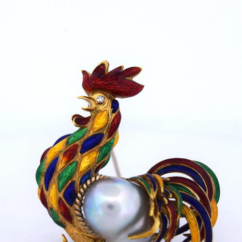 Broche Broche animalière coq en or jaune 18 kt, émaux et perle baroque 58 Facettes
