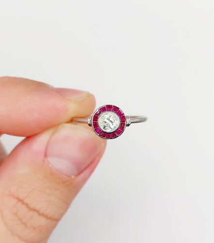Bague 54.5 Bague cible art deco Platine diamant taille ancienne et rubis synthétiques calibrés (circa 1910) 58 Facettes A05992