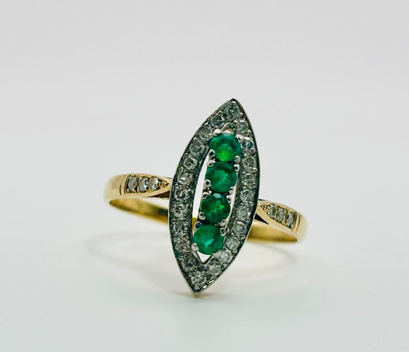 Bague Bague Marquise avec émeraudes et diamants 58 Facettes 50264