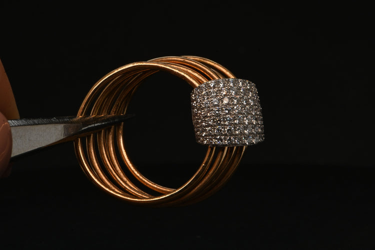 Bague 52 Bague en or rose ornée de diamants 58 Facettes