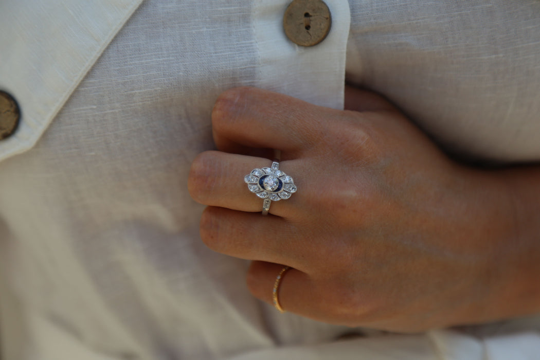 blue sapphire ring