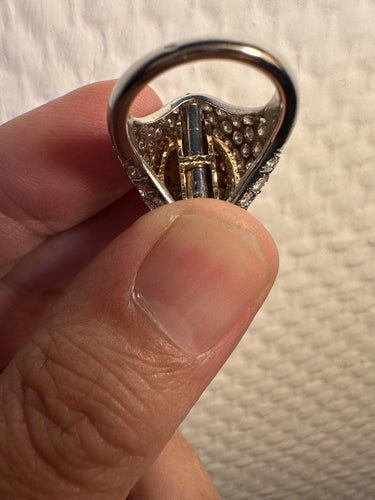 Bague 51 Bague bombée en or gris pavée diamants cognac 58 Facettes