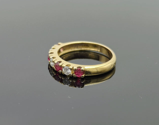 Bague 52.5 Demie alliance ornée de rubis et diamants 58 Facettes