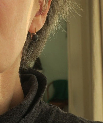 Oorbellen Oorstekers antiek cabochon zwarte jais in 18 karaat roségoud 