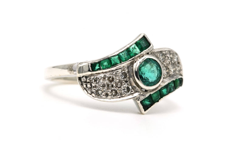 Bague 55 Bague Années 70 sertie d’émeraudes et de diamants taille brillant en or blanc 18 carats 58 Facettes 23143