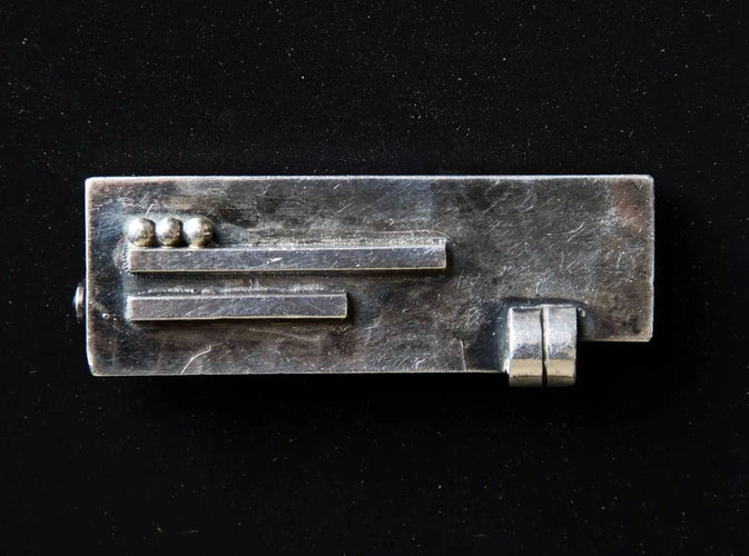 Broche Broche rare en argent martelé de Jean Despres, 1932 58 Facettes