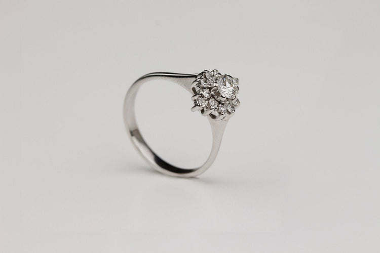 Bague 51 Bague Marguerite Or blanc Diamants 58 Facettes