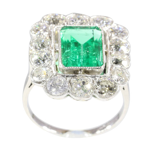 Poválečný luxus: zásnubní prsten se smaragdem a diamanty 