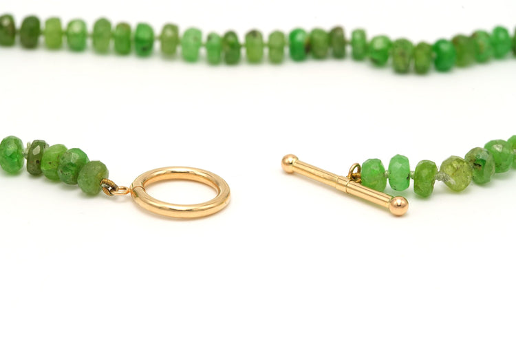 Collier Collier contemporain en briolettes d'émeraude, fermoir en or jaune 58 Facettes 13321