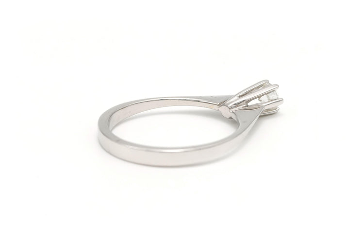 Bague 56 Solitaire Années 70 en or blanc serti d'un diamant 58 Facettes 13943