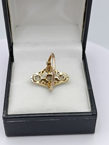 古董黄金戒指和铂金镶嵌钻石 