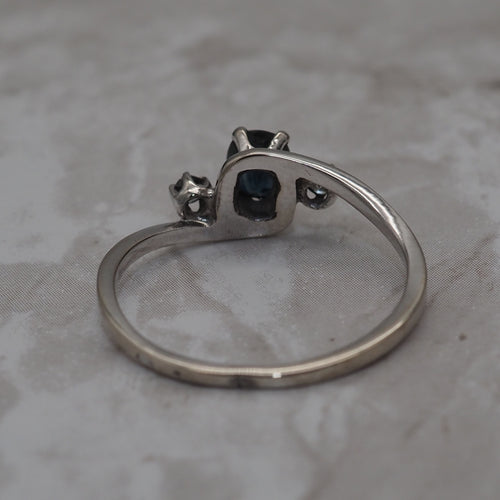 Bague 52 Bague or blanc et saphirs 58 Facettes