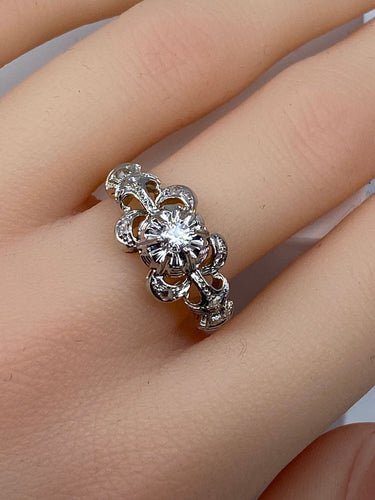 Bague 60 Bague jonc en Or blanc rubané & Diamants 58 Facettes