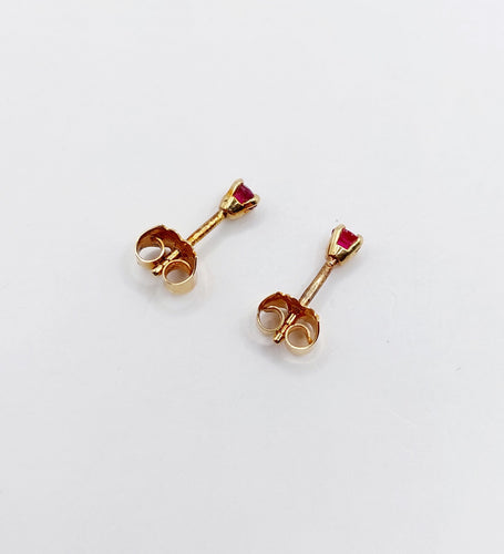 Boucles d'oreilles Puces d'oreilles vintage or jaune et rubis 58 Facettes B01014