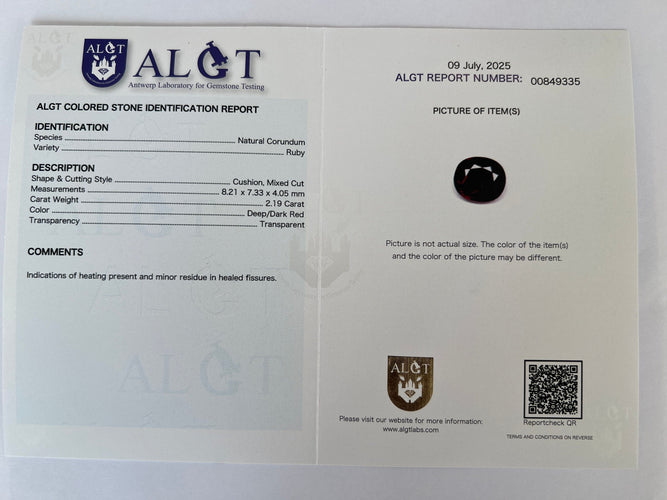 Boucles d'oreilles Boucles d'oreilles puces exquises en or blanc, serties d'un rubis rouge de 4,32 carats et de diamants 58 Facettes