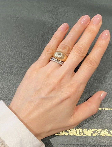 Bombierter Ring aus Gelbgold und Diamant 