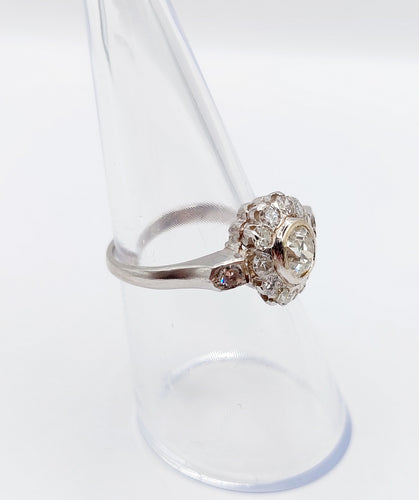 Bague 52 Bague marguerite art deco or blanc 18k et 1,02 carats diamant taille ancienne (circa 1940) 58 Facettes A05086
