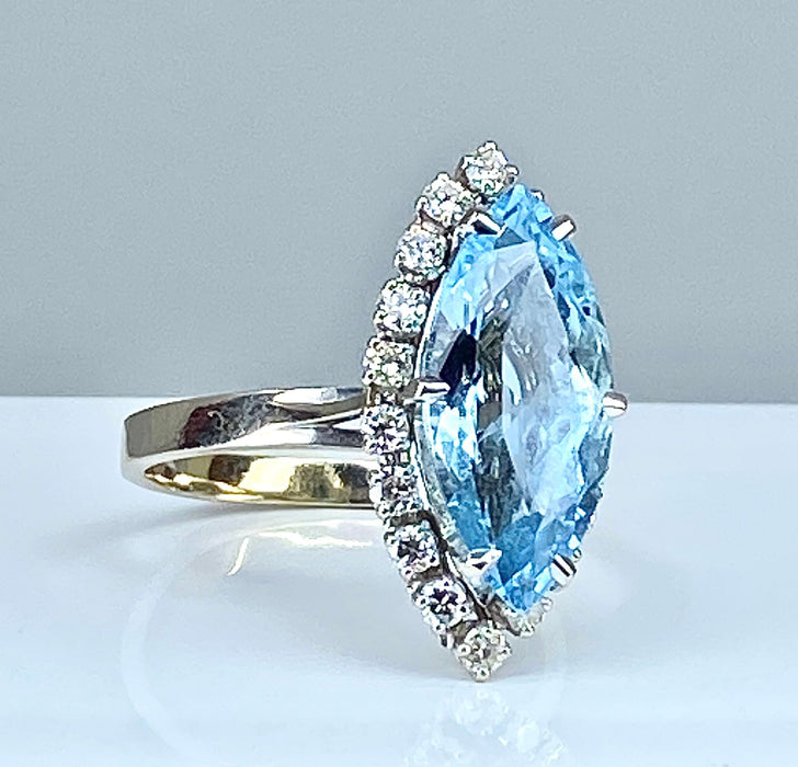 White gold, aquamarine and 18 diamond ring