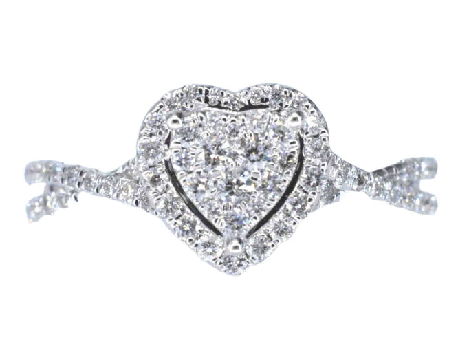 Bague 54 Bague entourage en or blanc en forme de cœur avec diamants 58 Facettes 2034