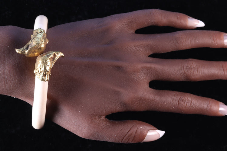 Die Majestät des Adlers: ein verzierter viktorianischer Armreif 