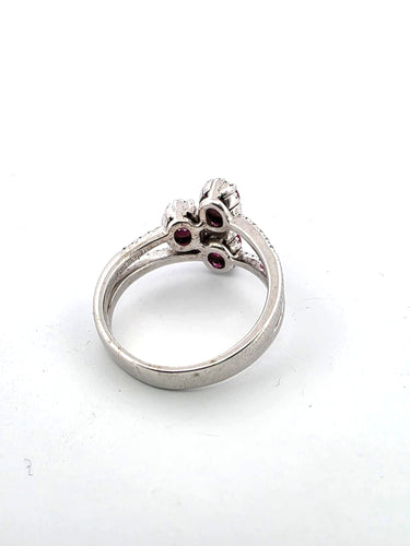 Bague 60 Bague trilogie Daisy en or blanc massif 18 carats avec rubis et diamants 58 Facettes