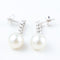 Boucles d'oreilles Boucles d'oreilles en or blanc 18 carats serties de diamants et de perles 58 Facettes