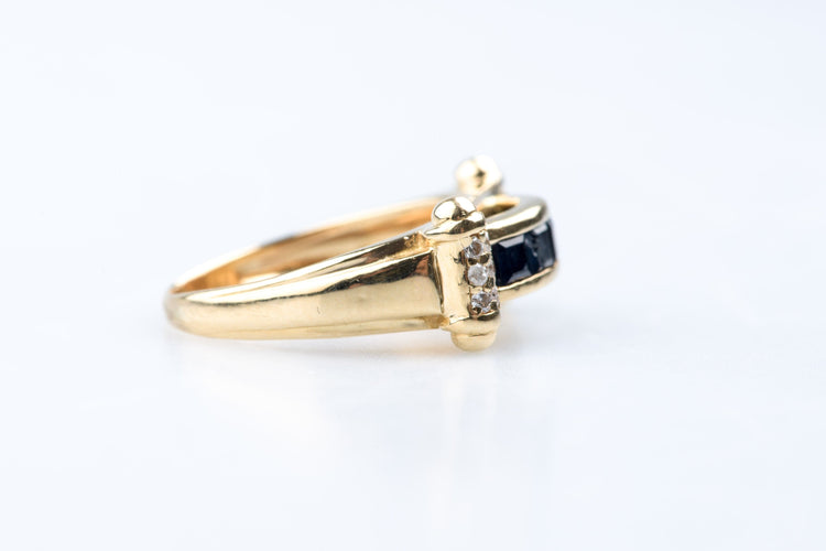 Anello zaffiri e diamanti in oro giallo – 0,75 ct di zaffiro & 0,12 ct di diamante 