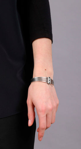 Bracelet Bracelet 4 joncs en platine, diamants et saphirs 58 Facettes 259082