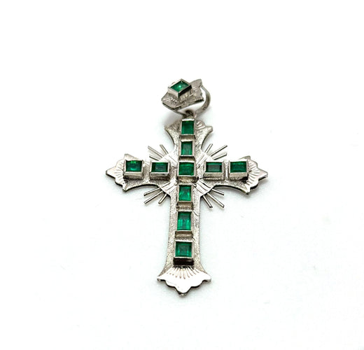 Pendentif Pendentif croix en or blanc avec émeraudes 58 Facettes 50400