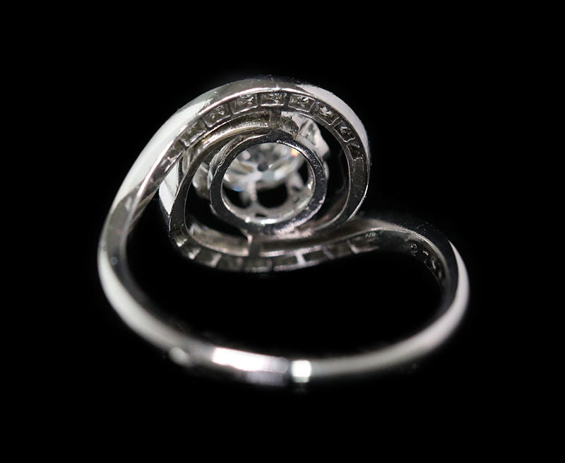 Alter Tourbillonring aus Platin und Diamant.