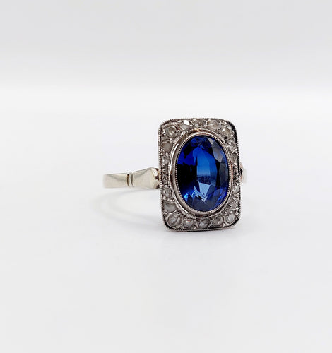 Bague pompadour Art Déco or blanc, saphir synthétique et diamant taille rose (circa 1910) 58 Facettes A06147