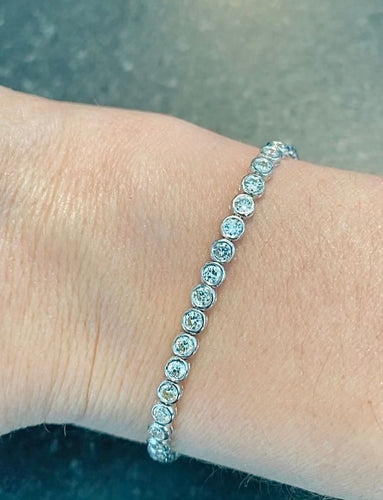 Bracelet Bracelet rivière or blanc serti de 54 brillants de 0,10 carat chacun 58 Facettes