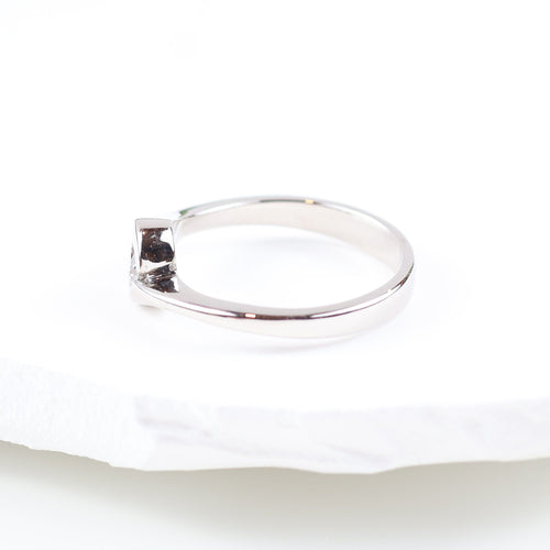 Solitär aus Diamant gefasst in 18 Karat Weißgold 