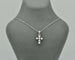 Collier Collier en or blanc 18 carats avec pendentif croix et diamants de 0,24 carat 58 Facettes 10683