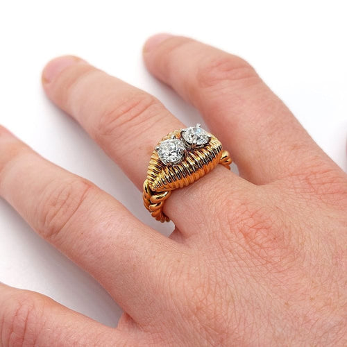 洛可可风格戒指，两颗老式切割钻石和黄金