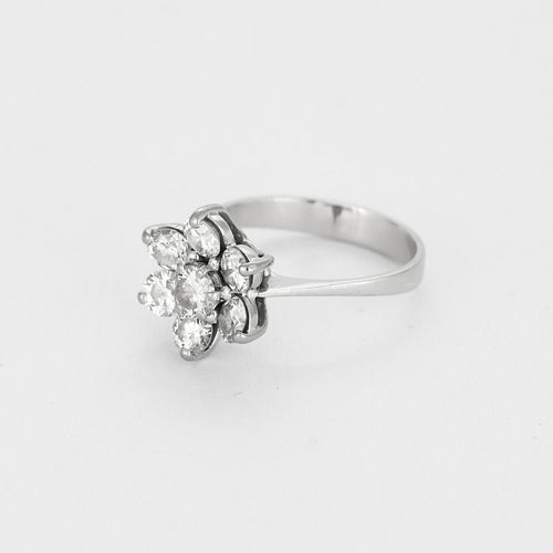 Bague 53,5 Bague fleur en or blanc et diamants 58 Facettes B250513